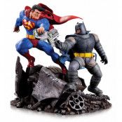 Dc Comics - Batman Vs Superman Mini Battle Statue - 16Cm