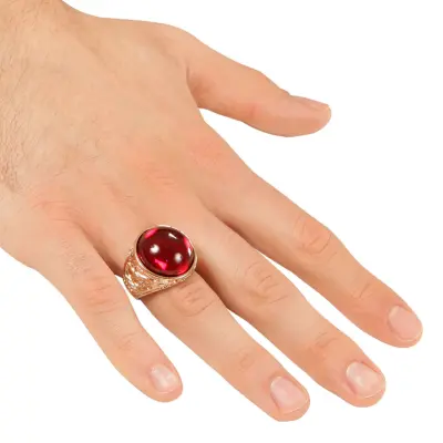 Guldring med Röd Sten