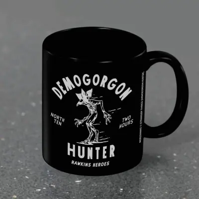 Stranger Things Mugg - Demogorgon Hunter - för  svart