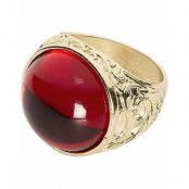 Guldfärgad ring med detaljer och röd sten
