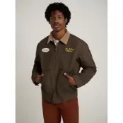 Wrangler Mellansäsongsjacka - Stranger Things Murray Jacket Wren - S XL - för Herr - brun